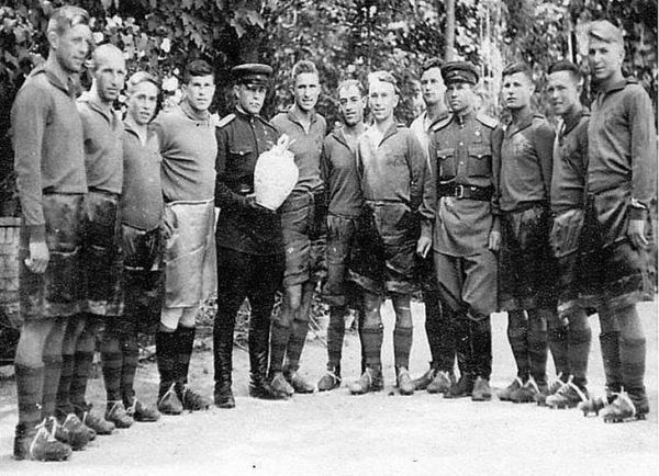 Сборная НКВД с Бесковым и Бобровым в 1945-м выиграла турнир в Иране. В финале грохнули «Арсенал» из Лондона