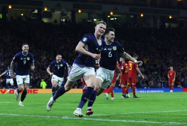 Ого, Испания впервые с 2014-го влетела в отборе Евро – Шотландии. У Мактомини второй дубль за четыре дня!