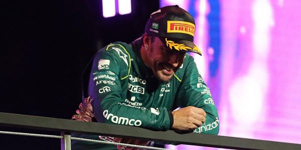 Алонсо лишился призового места на Гран-при Саудовской Аравии после штрафа
