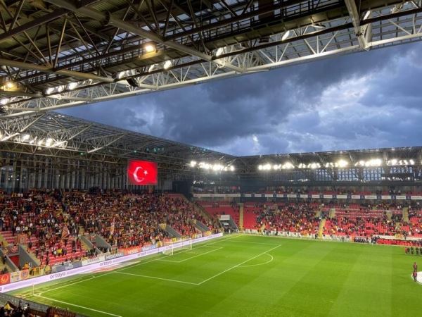Турция девять лет живет с Fan ID. Почему болельщики его приняли? В чем отличия от России?